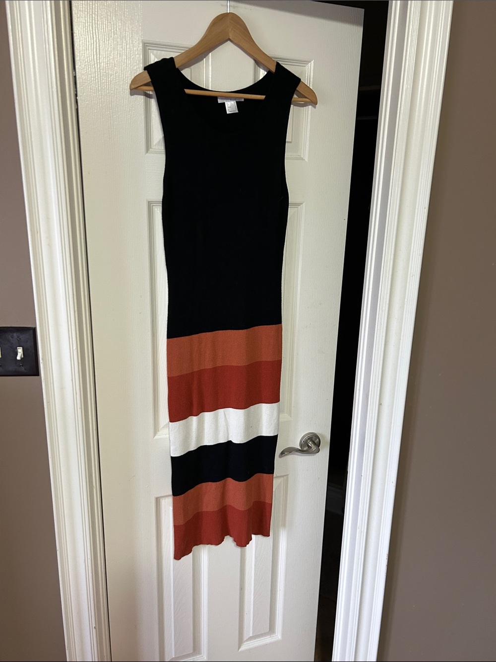 Sleeveless Colorblock Midi Dress in Black, Rust, White